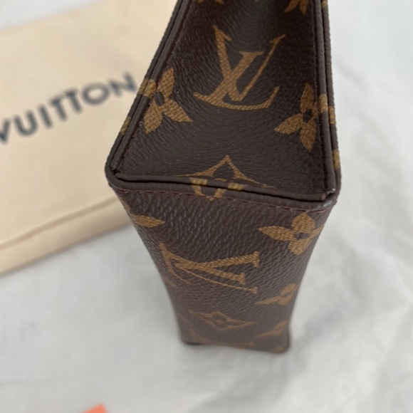 Louis Vuitton Monogram Toiletry 15 - Picture 10 of 12